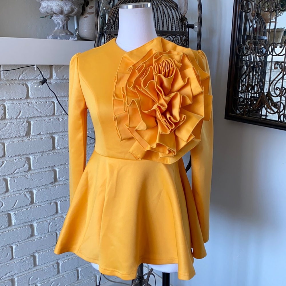QUEENUS BE YOUR QUEEN TOP LARGE FLOWER MEDIUM NEW